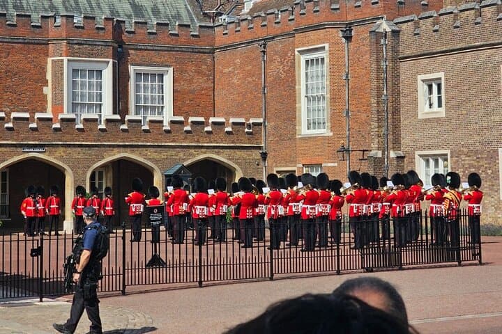 Private Changing of the Guard Experience in London — Front‑Row Royal Ceremony Tour photo 2