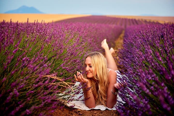 Valensole Lavender Field Photoshoot — Professional Photo Session in Provence photo 3