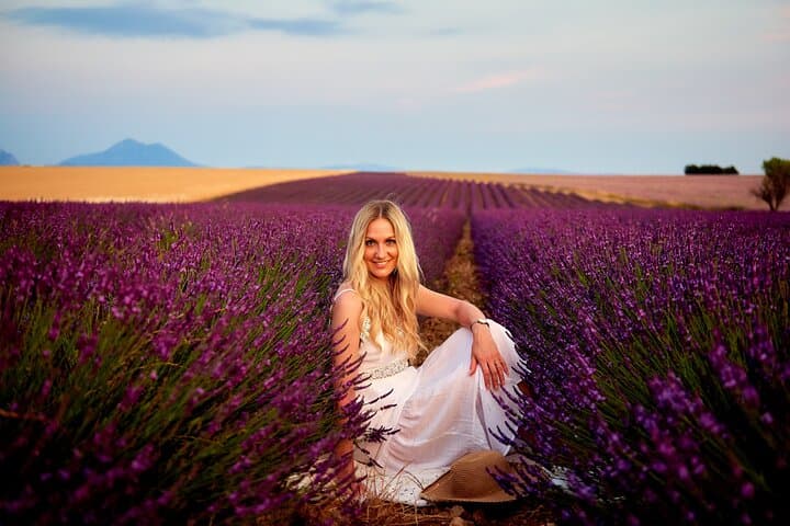 Valensole Lavender Field Photoshoot — Professional Photo Session in Provence photo 4