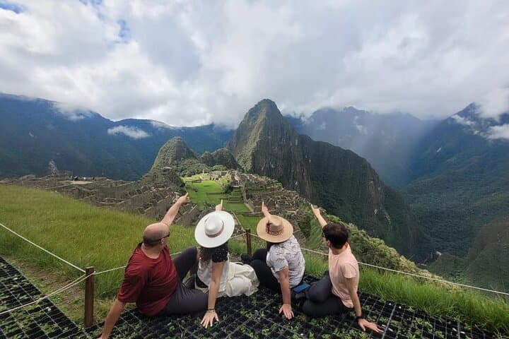 Private Full-Day Machu Picchu Tour from Cusco — Train to the Lost City photo 4