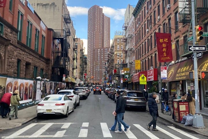 Chinatown to Little Italy: 2-Hour Local Eats Walking Tour in NYC