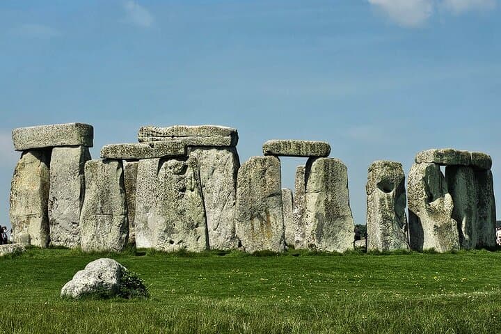 Southampton to Heathrow via Stonehenge & Windsor: Private Transfer with Royal and Prehistoric Stops photo 3