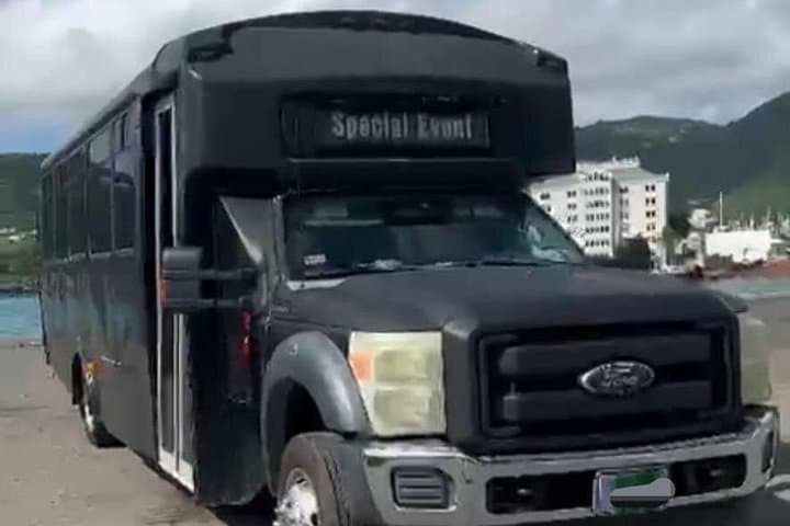 Great Bay Philipsburg Party Bus: Beach Bar Hopping Tour in Sint Maarten photo 4