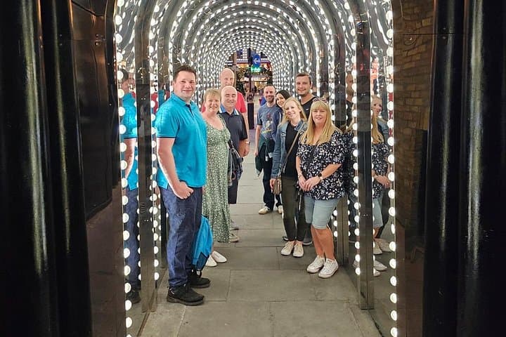 Covent Garden Pub Crawl & Cockney Sing-Along: Historic London Evening Tour photo 4