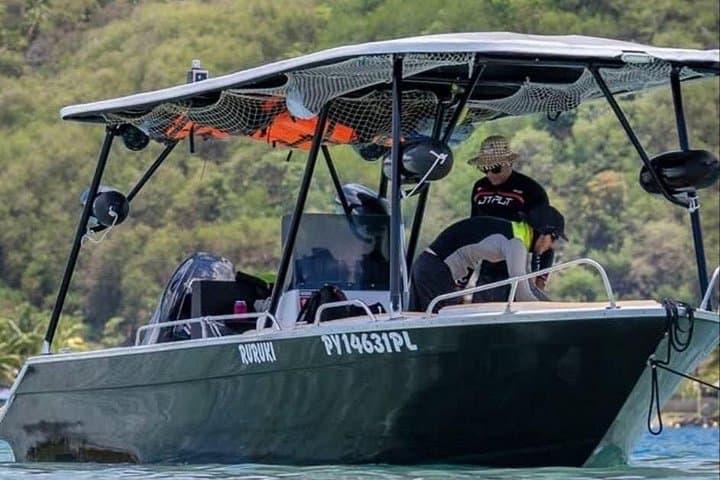 Private Tahiti Lagoon Snorkeling and Polynesian Lunch: An Intimate Boat Tour