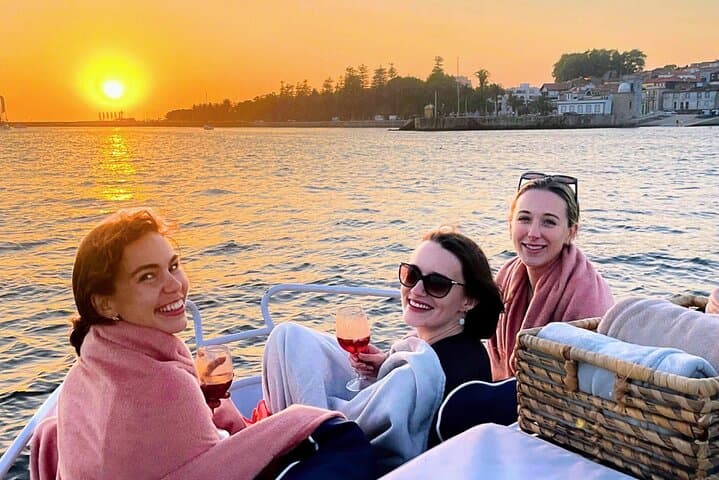 Private Douro Sunset Cruise: 6 Bridges, Port Wine & Porto Views