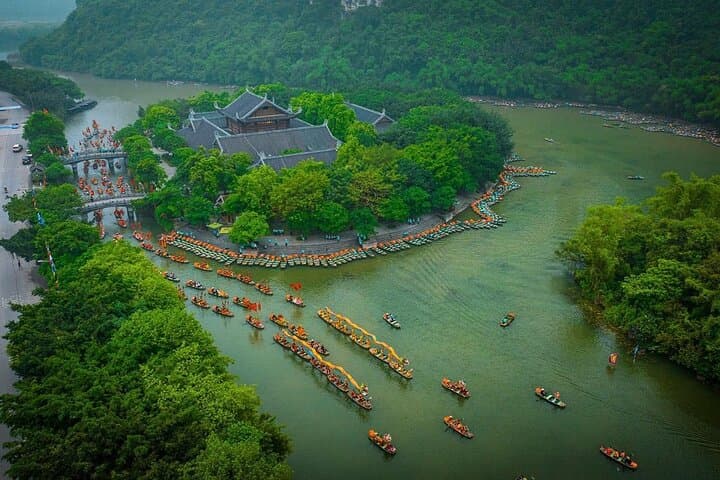 Ninh Binh Deluxe Day Tour: Hoa Lu, Tam Coc Sampan & Mua Cave Viewpoint photo 4