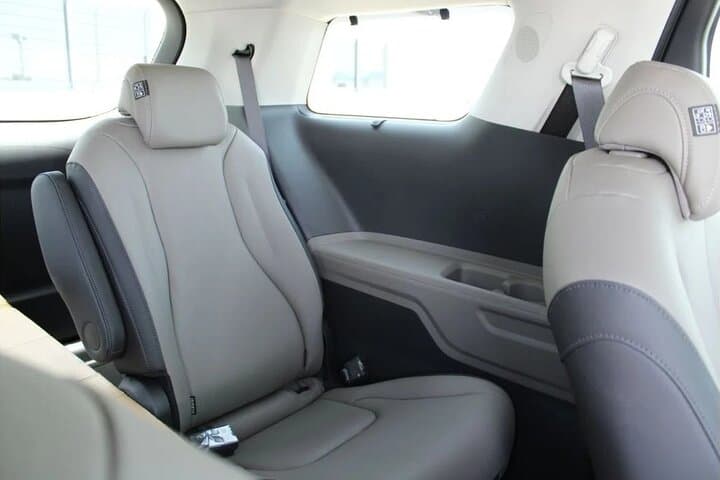 Smooth Abu Dhabi Airport Arrival Transfer — Private Shuttle to City Hotels photo 4