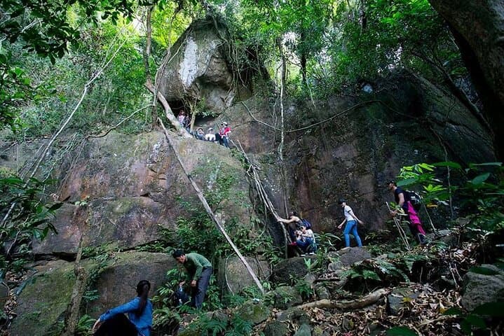 Trekking Tiên Sơn Đỉnh: Phú Quốc's Southern Ridge Day Hike