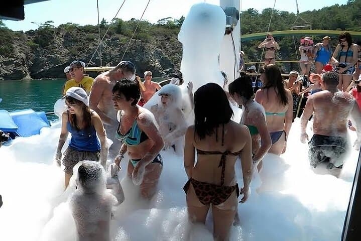 Side Hidden Island Cruise: Lunch, Swim Stops & Foam Party photo 3