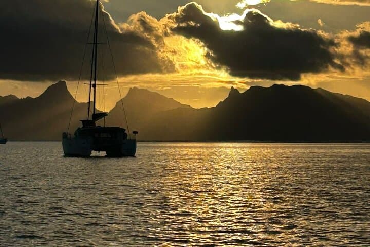 Private Sunset Cruise in Tahiti: Romantic Proposal & Celebration Tour