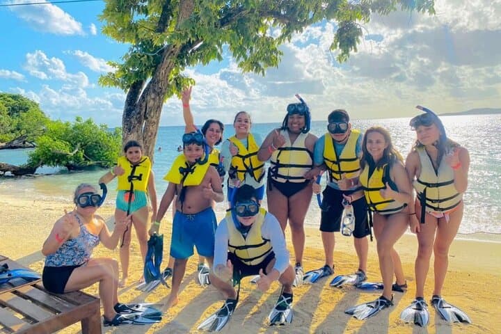 Roatán Drift Snorkel and Private Beach Break with Chocolate Tasting photo 6