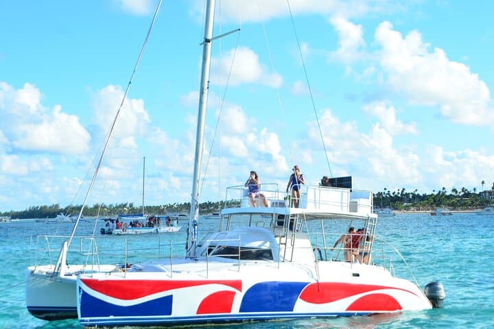 Punta Cana Private Catamaran: Full Experience with Unlimited Drinks & Snorkeling