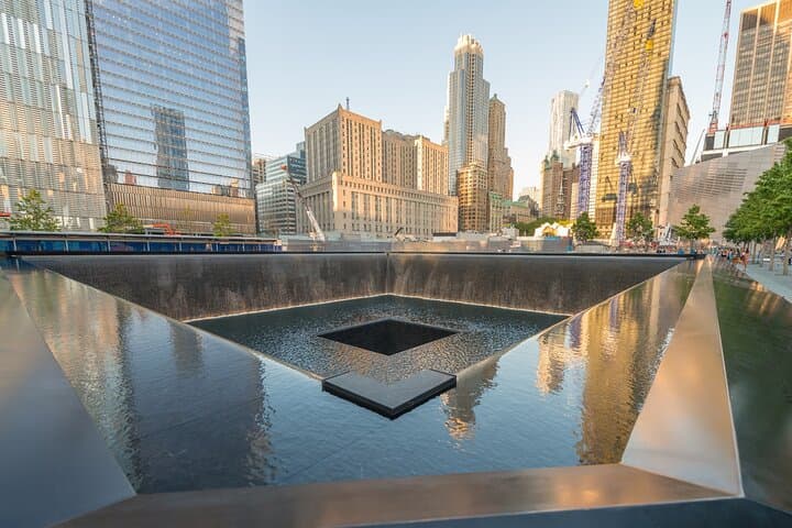 NYC Financial District & 9/11 Memorial Guided Walking Tour photo 5