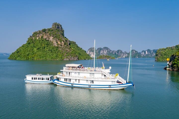 Halong Bay 7-Hour Amazing Sails Luxury Day Cruise from Bai Tu Long