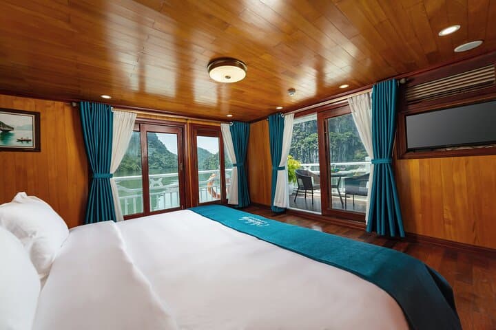 Halong Bay 7-Hour Amazing Sails Luxury Day Cruise from Bai Tu Long photo 3