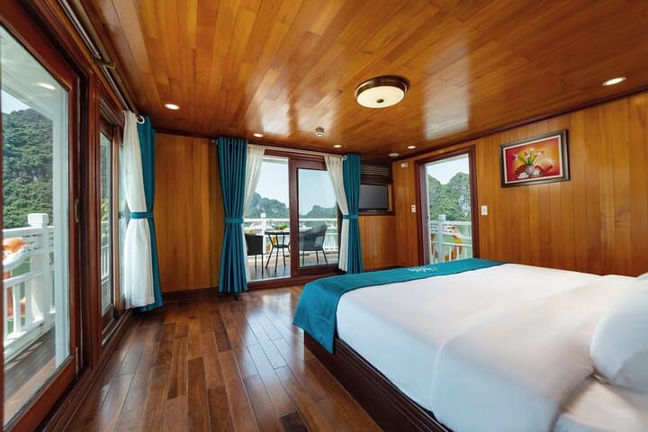 Halong Bay 7-Hour Amazing Sails Luxury Day Cruise from Bai Tu Long photo 4