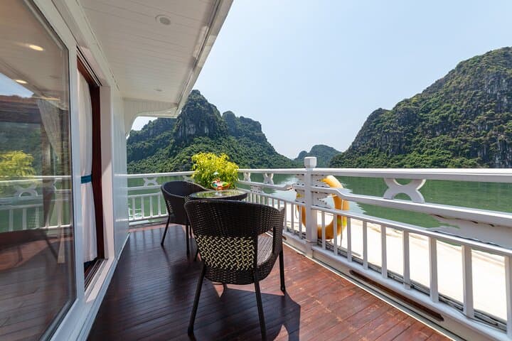 Halong Bay Luxury Day Cruise to Bai Tu Long Bay: Vung Vieng Village & Thien Canh Son Cave photo 4