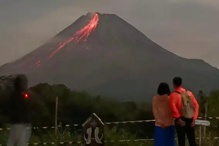 Merapi Night Lava View: Hilltop Tour from Yogyakarta photo 5