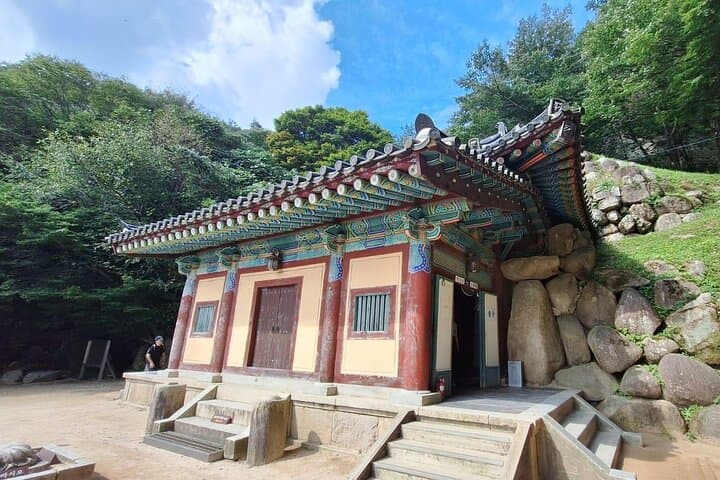 Gyeongju UNESCO Heritage Half-Day Tour: Bulguksa, Seokguram & Silla Tombs photo 3