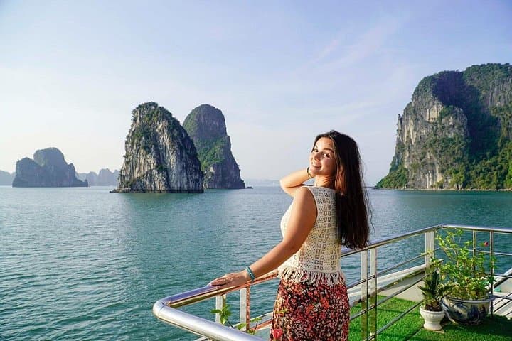 Halong Bay Premium Day Cruise: Sung Sot Cave, Kayaking & Sunset Party