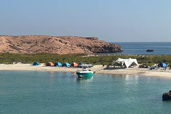 Overnight in Daymaniyat Islands: Private Snorkel, Camping & Beach BBQ