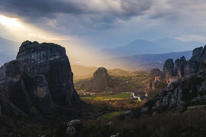 Thessaloniki to Meteora: Full-Day Private Luxury Car Tour Guide