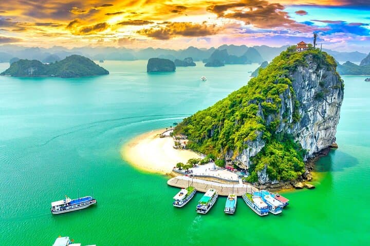 Halong Bay Luxury Day Cruise from Hanoi — Kayak, Sung Sot Cave & Ti Top Island