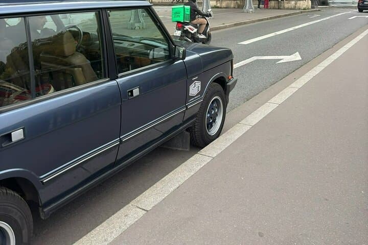 Like a Queen in Paris: Private Range Rover Classic Tour with Champagne photo 3