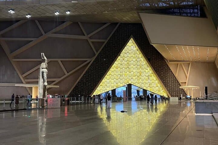 Private VIP Tour: Giza Pyramids, Sphinx & Grand Egyptian Museum — Cairo Day Experience