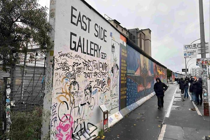 East Side Gallery Walking Tour — Berlin Wall, Art & Oberbaum Bridge