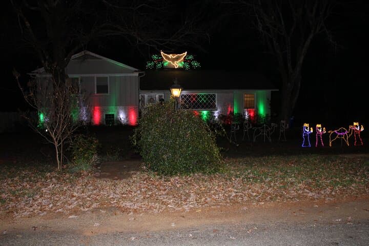 Greenville Holiday Lights Driving Tour — 2-Hour Customizable Evening Route photo 3