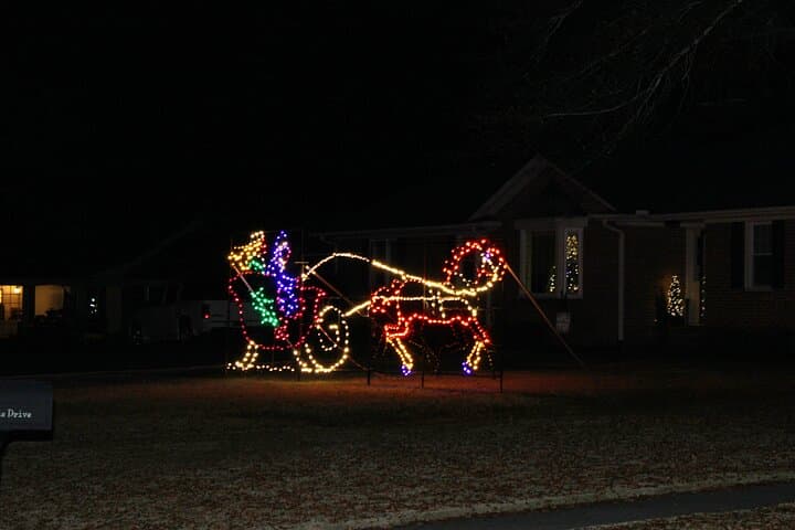 Greenville Holiday Lights Driving Tour — 2-Hour Customizable Evening Route photo 6