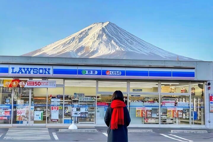 Photographing Mt. Fuji: Full-Day Lake Kawaguchi & Oshino Hakkai Scenic Tour from Tokyo photo 2