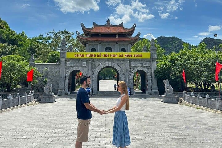 Tam Coc & Hoa Lu Private Day: Cycling, Sampan Boat Ride & Bich Dong Pagoda photo 4