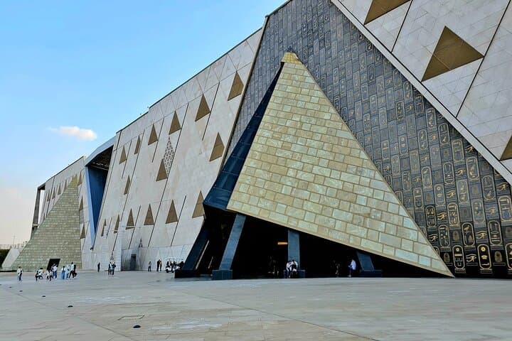 Day Trip from Hurghada: Giza Pyramids, Sphinx & Grand Egyptian Museum
