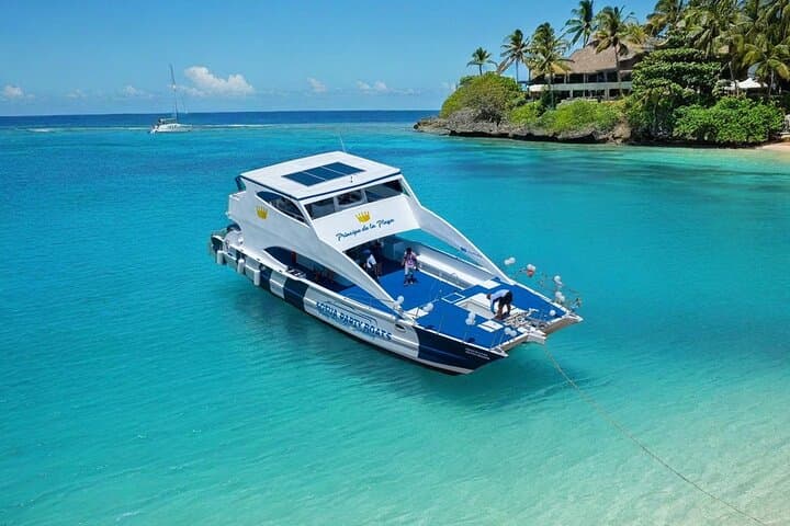 Puerto Plata Private Catamaran: Sosúa Snorkel, BBQ & Open Bar