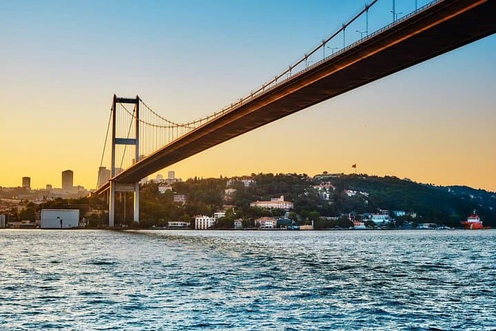 Private Luxury Yacht Cruise on the Istanbul Bosphorus — 1-Hour Private Boat Tour photo 4