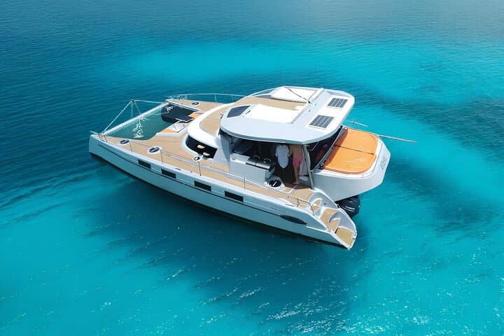Private Yacht to Isla Saona & Palmilla Natural Pool — Full-Day Luxury from Bayahibe