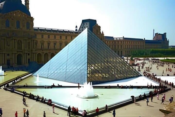 Paris Private Guided Tour: 4-Hour Custom Walking & Driver Experience photo 3