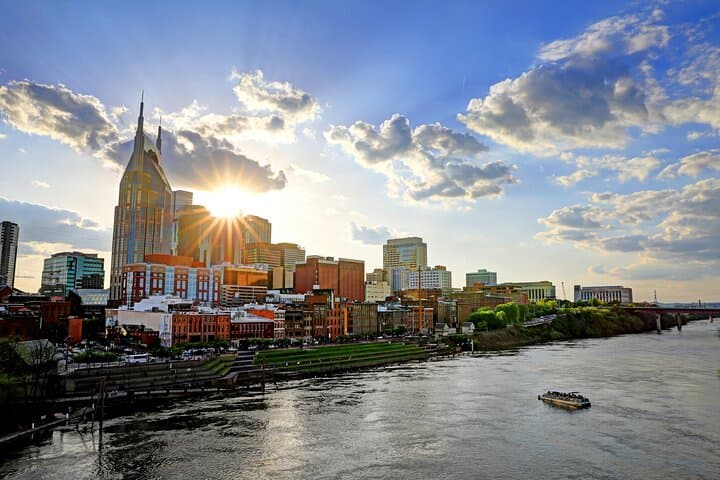 BNA Shuttle to Vanderbilt: Fast Airport Transfer to West End in Nashville photo 4