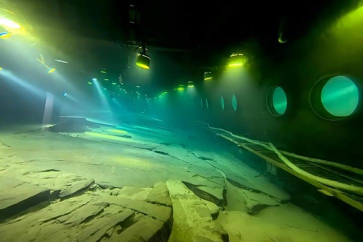 Fuling Day Tour — 816 Nuclear Plant, Baiheliang Underwater Museum & Wuling Mountain Grand Canyon photo 3