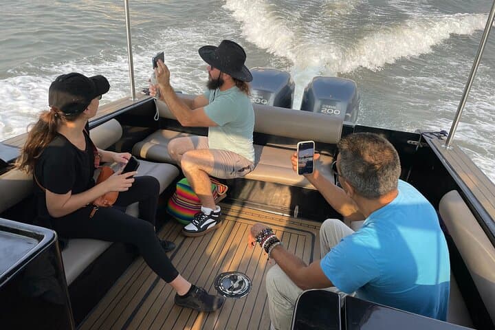 Elephanta Caves Speedboat Tour from Mumbai — Fast VIP Transfer to Gharapuri