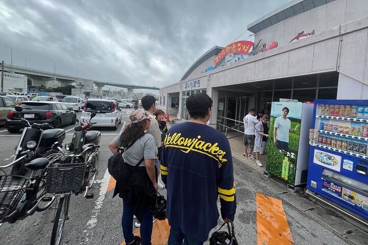 E-Bike Tour & Makishi Market Sushi Workshop — Naha City Cycling Experience photo 2