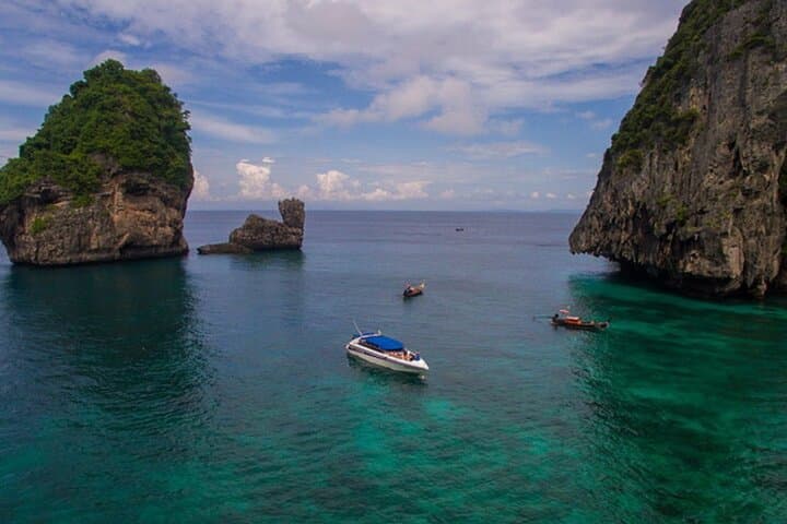 Phi Phi Islands Speedboat Day Trip from Phuket: Pileh Lagoon, Maya Bay & Snorkeling photo 2