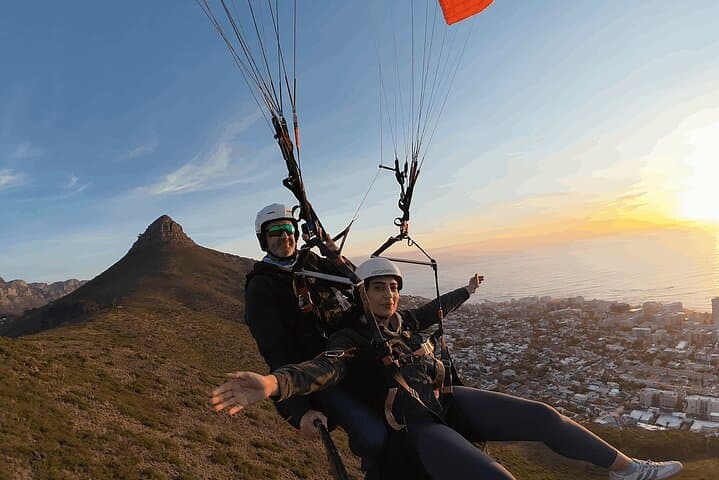 Paraglide Table Mountain: Tandem Flights from Signal Hill to Sea Point, Cape Town photo 3