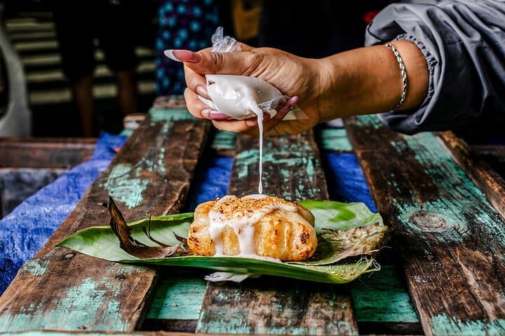 Saigon Stories: Evening Street Food Tour with 15+ Tastings in District 3 photo 3