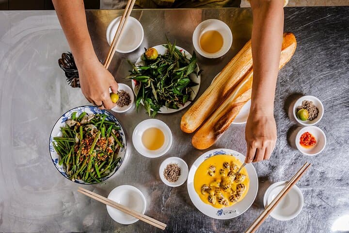 Saigon Stories: Evening Street Food Tour with 15+ Tastings in District 3 photo 1