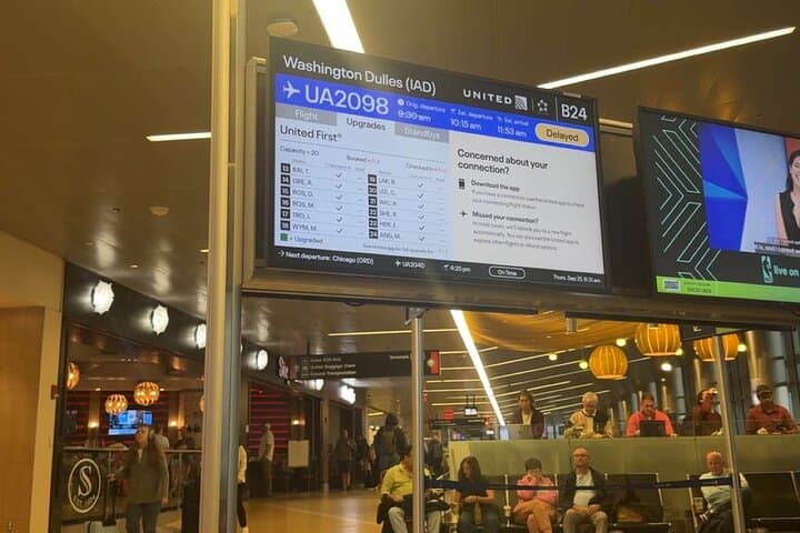 Logan Airport Pickup & Drop-off — Private Luxury Transfer to Boston photo 2