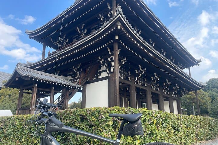 Private E‑Bike Tour of Old Kyoto: Temples, Riverside Paths & Hidden Backstreets photo 6